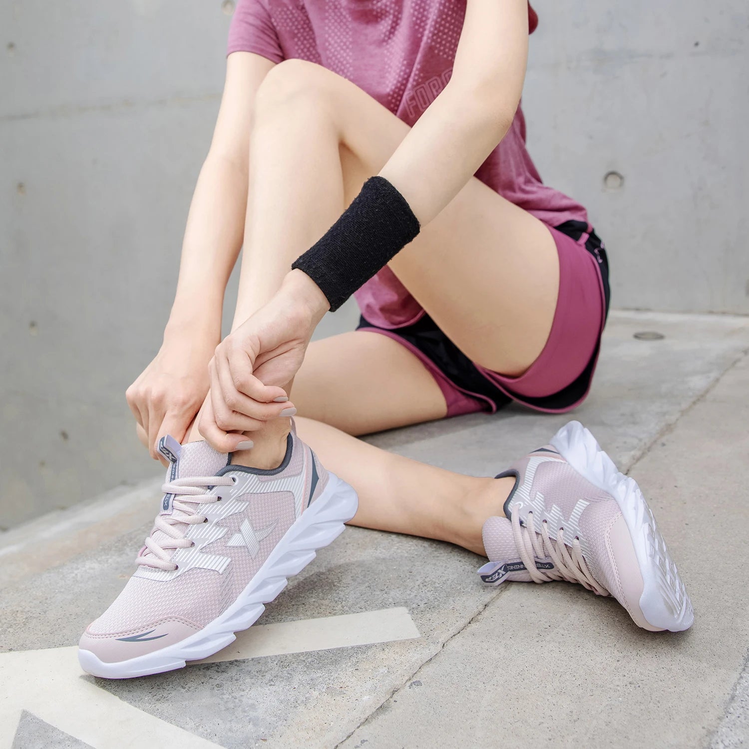 Xtep Women's Lightweight Running Shoes